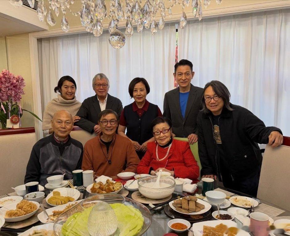 华仔，汪明荃过年聚会了 