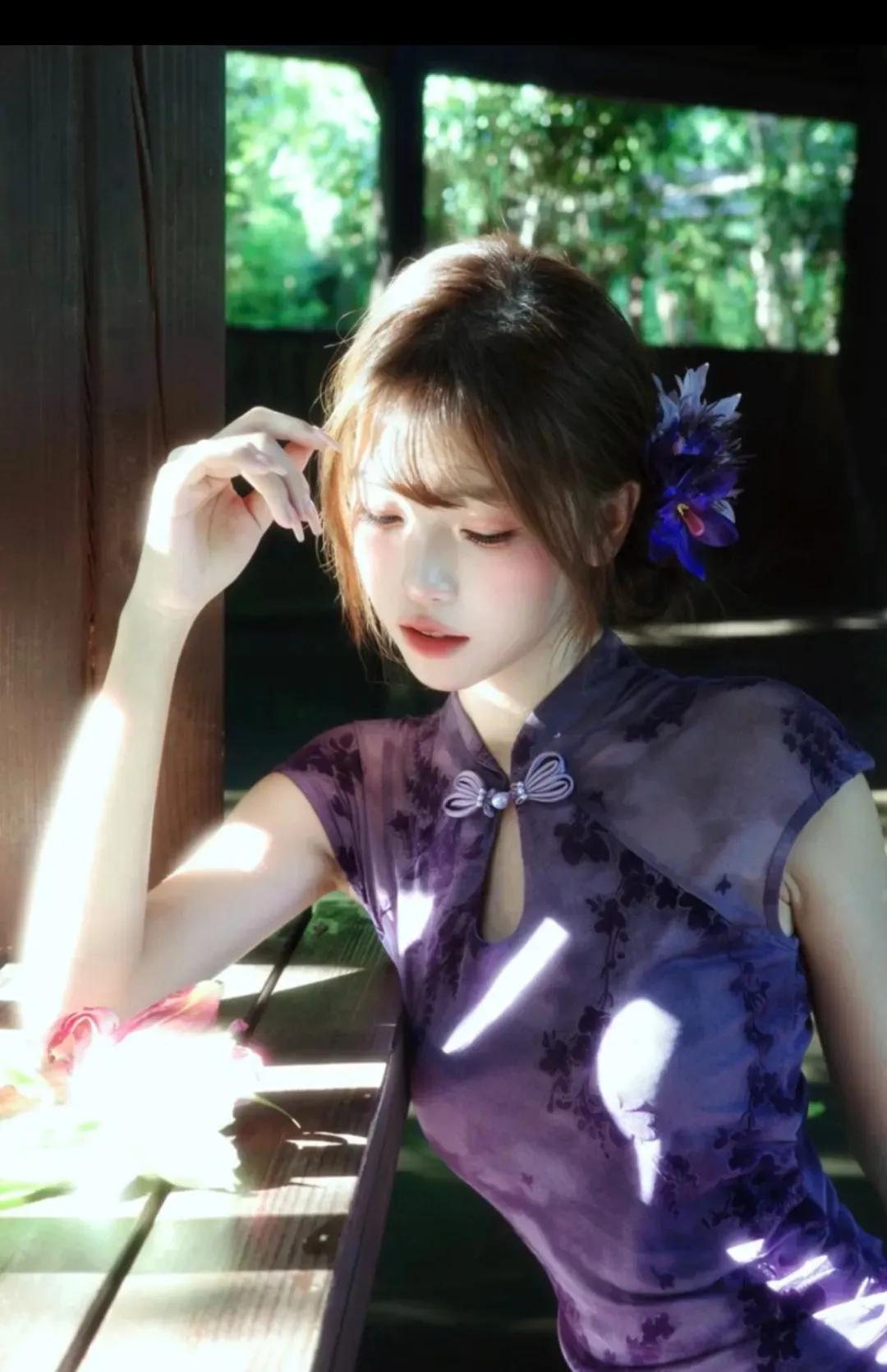 分享甜美小姐姐随手拍紫色更有韵味共享美人靓照