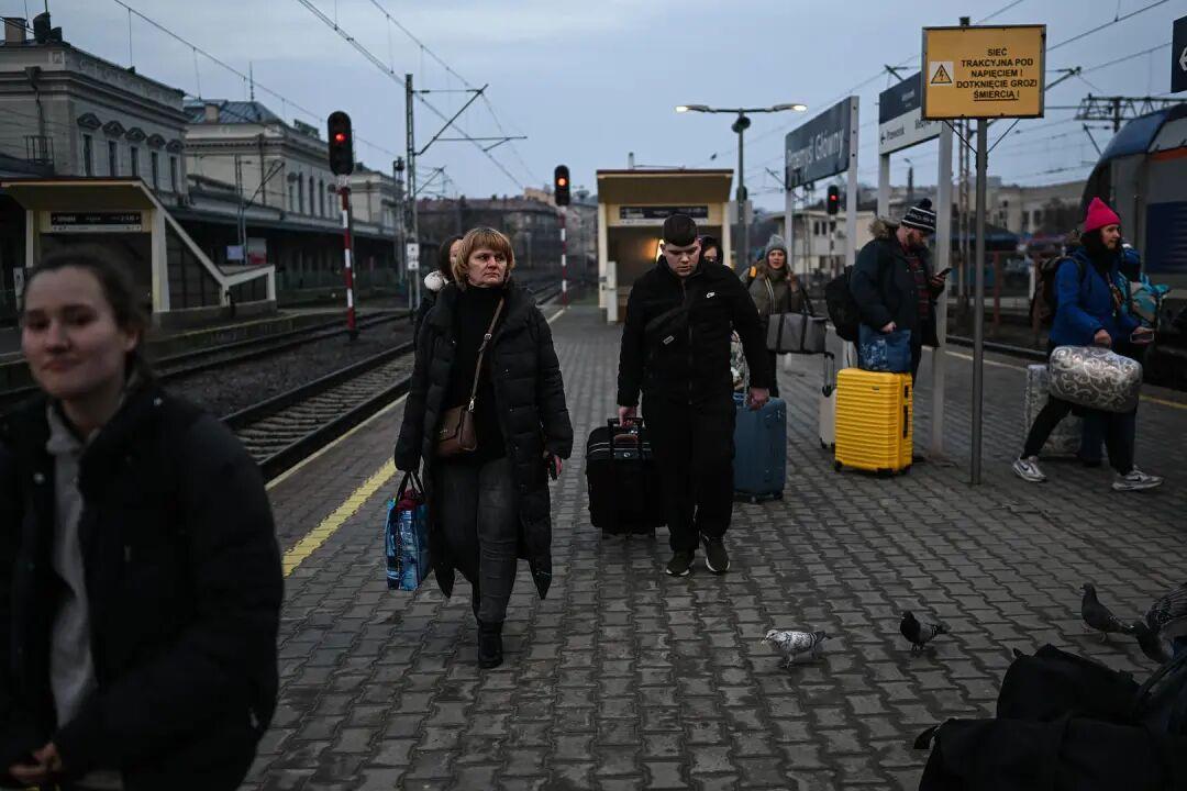 你信不信？这场仗打完后，乌克兰街头最稀缺的资源既不是面包，也不是汽油，而是完整的