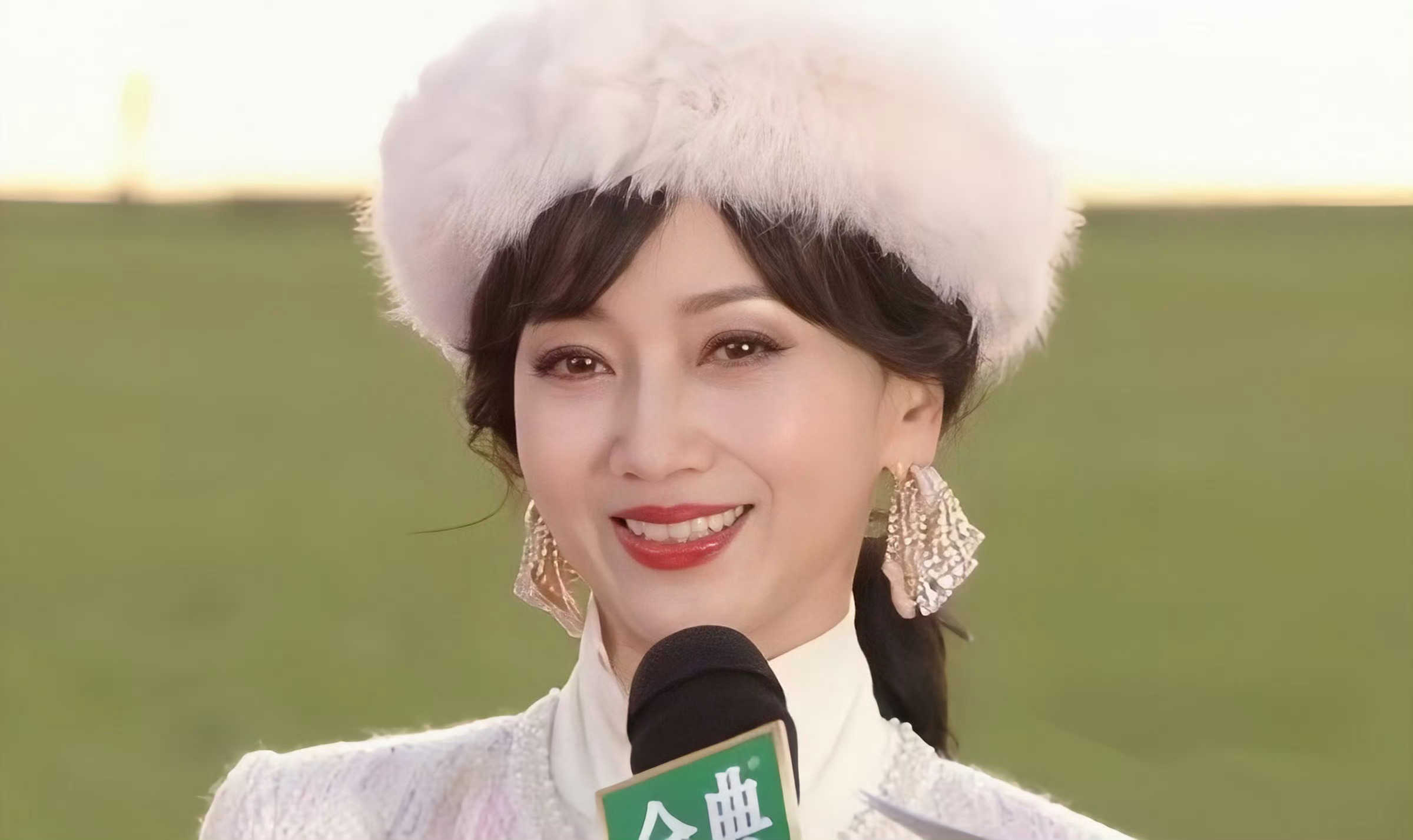 赵雅芝美得我不知天地为何物 71岁的人了，这状态确实可以。记得有一次她去养老院看