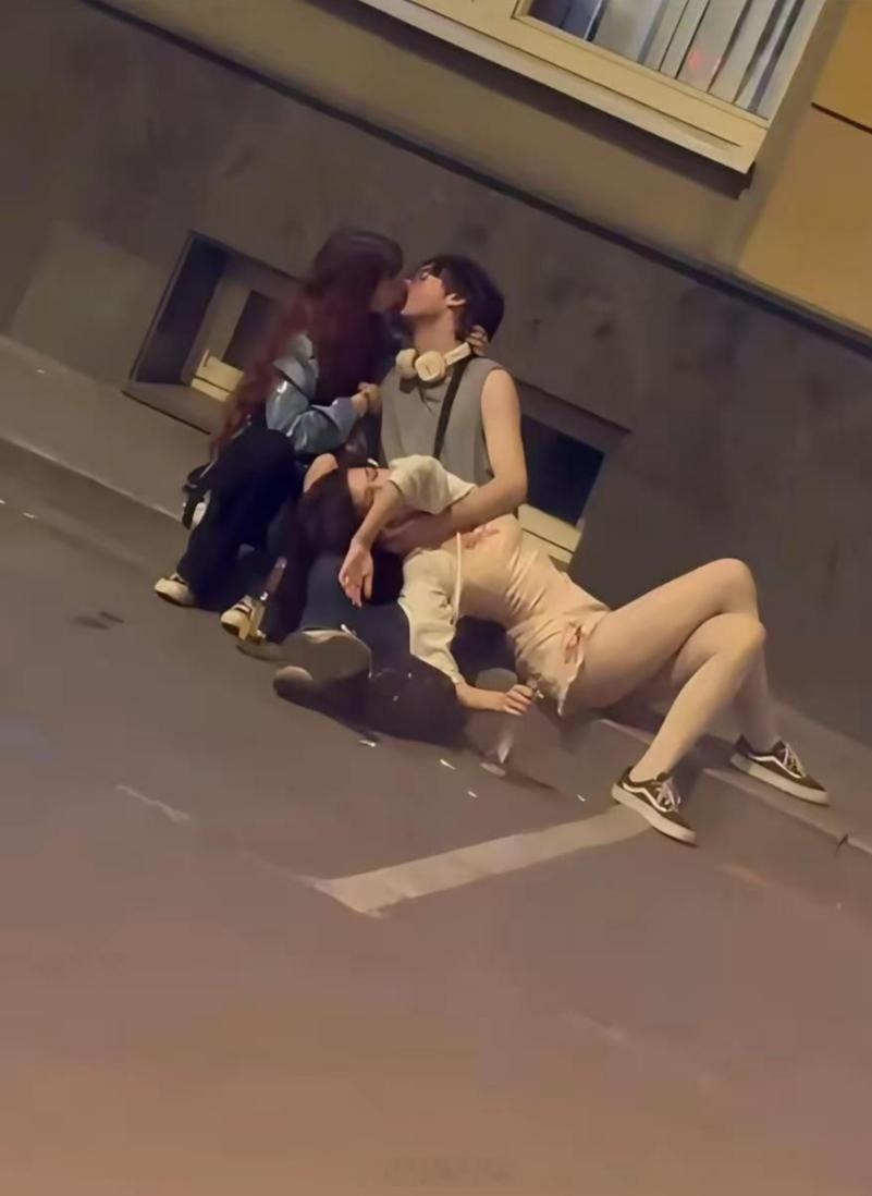 这……画面多少有点迷人眼 