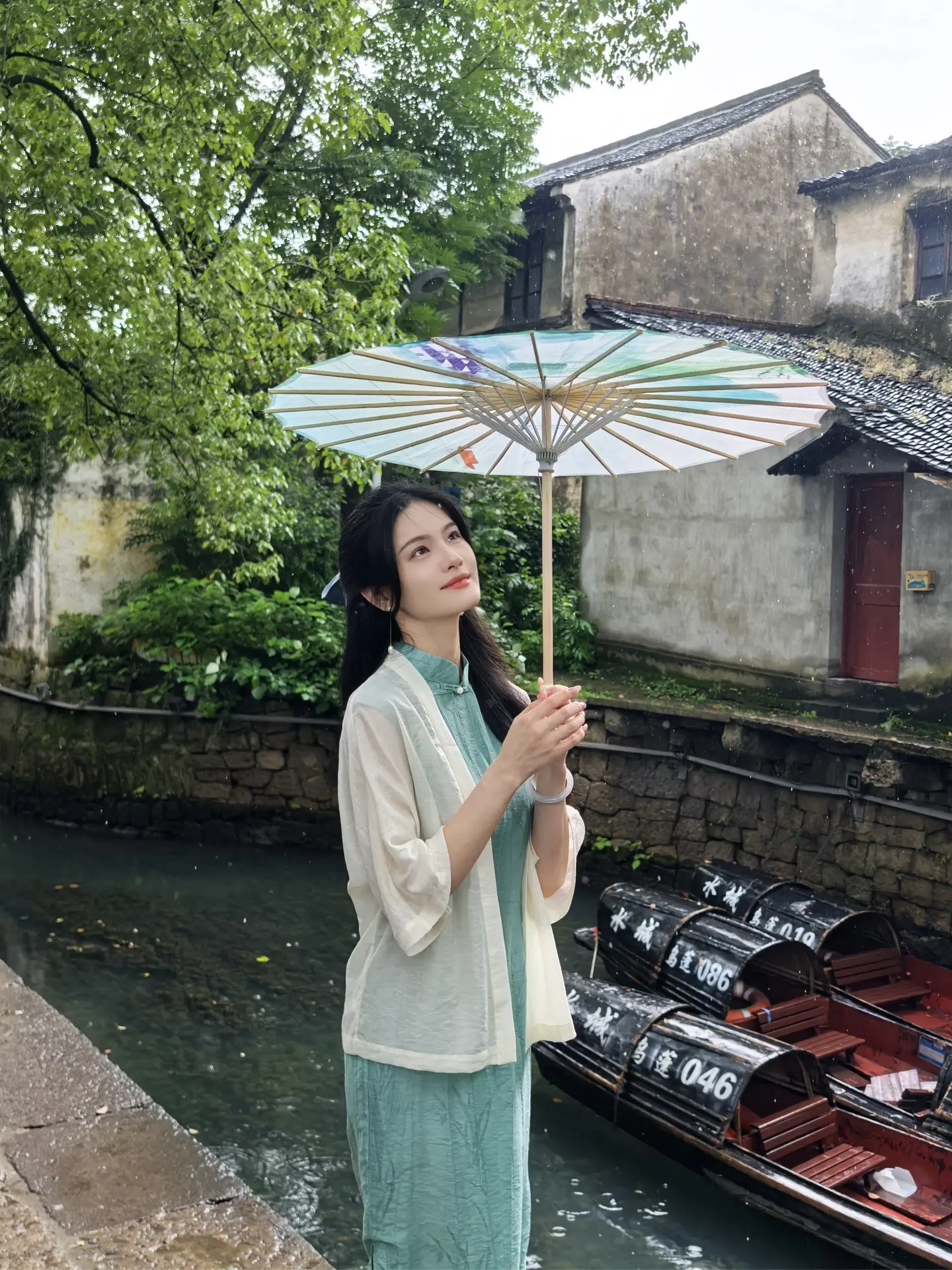 你一生不爱下雨 为何把我困在江南。