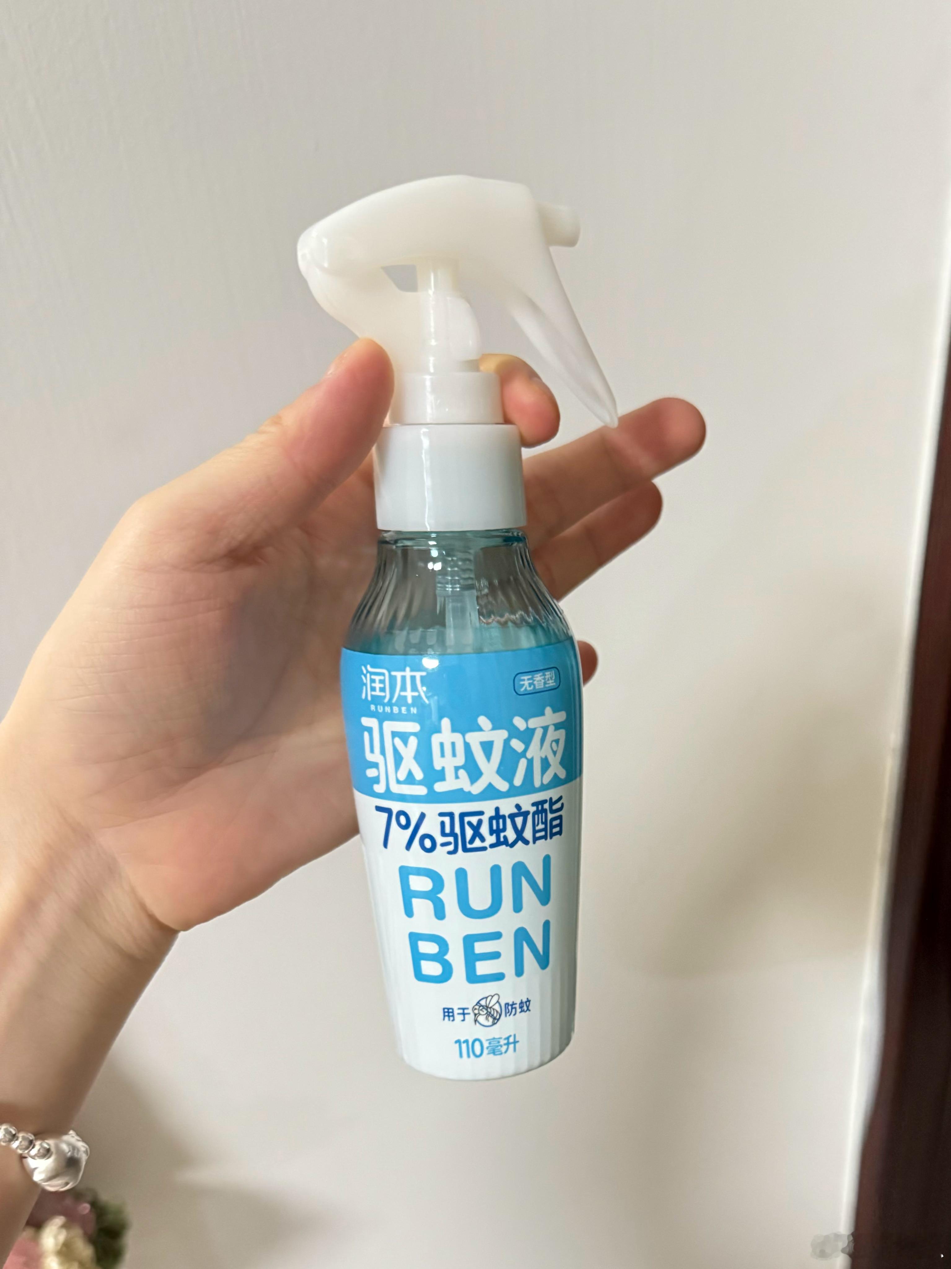 被晴子安利的润本驱蚊液喷了之后再也没被蚊子咬过，我一般都在浴室喷不会影响小咪他们