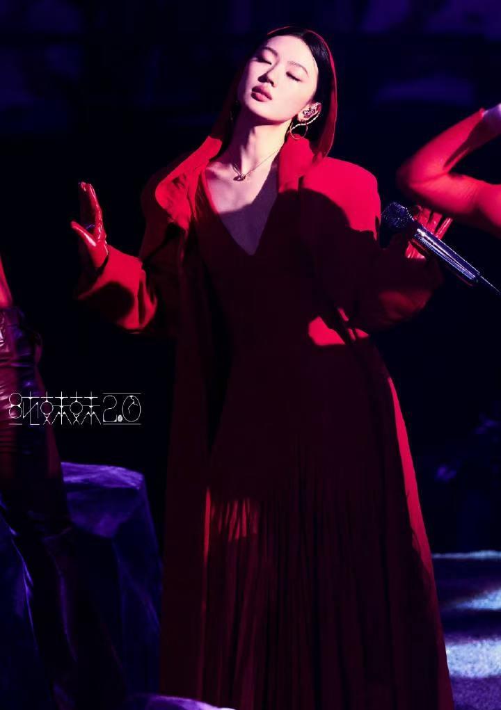 单依纯向李荣浩道歉，正在和团队了解情况，会给大家一个交代。单依纯意思是她不知情，