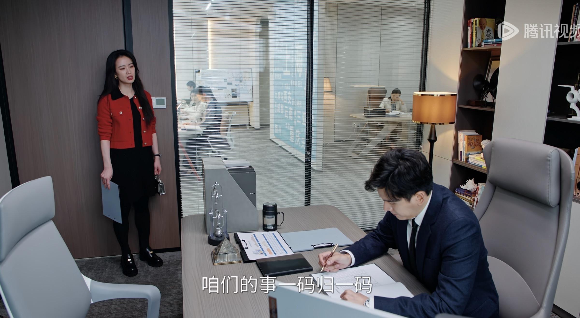 看蜜语纪，还以为聂予诚是豪门呢，搞半天办公室还没有陈俊生的大蜜语纪