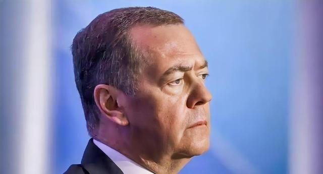 美以袭击伊朗后，有“毒舌”之称的俄罗斯安全会议副主席、前总统梅德韦杰夫在社交平台