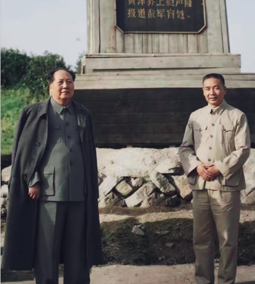 那年，毛主席重上井冈山，他走遍了曾经战斗过的每一个地方，追忆那些烽火连天的峥嵘岁