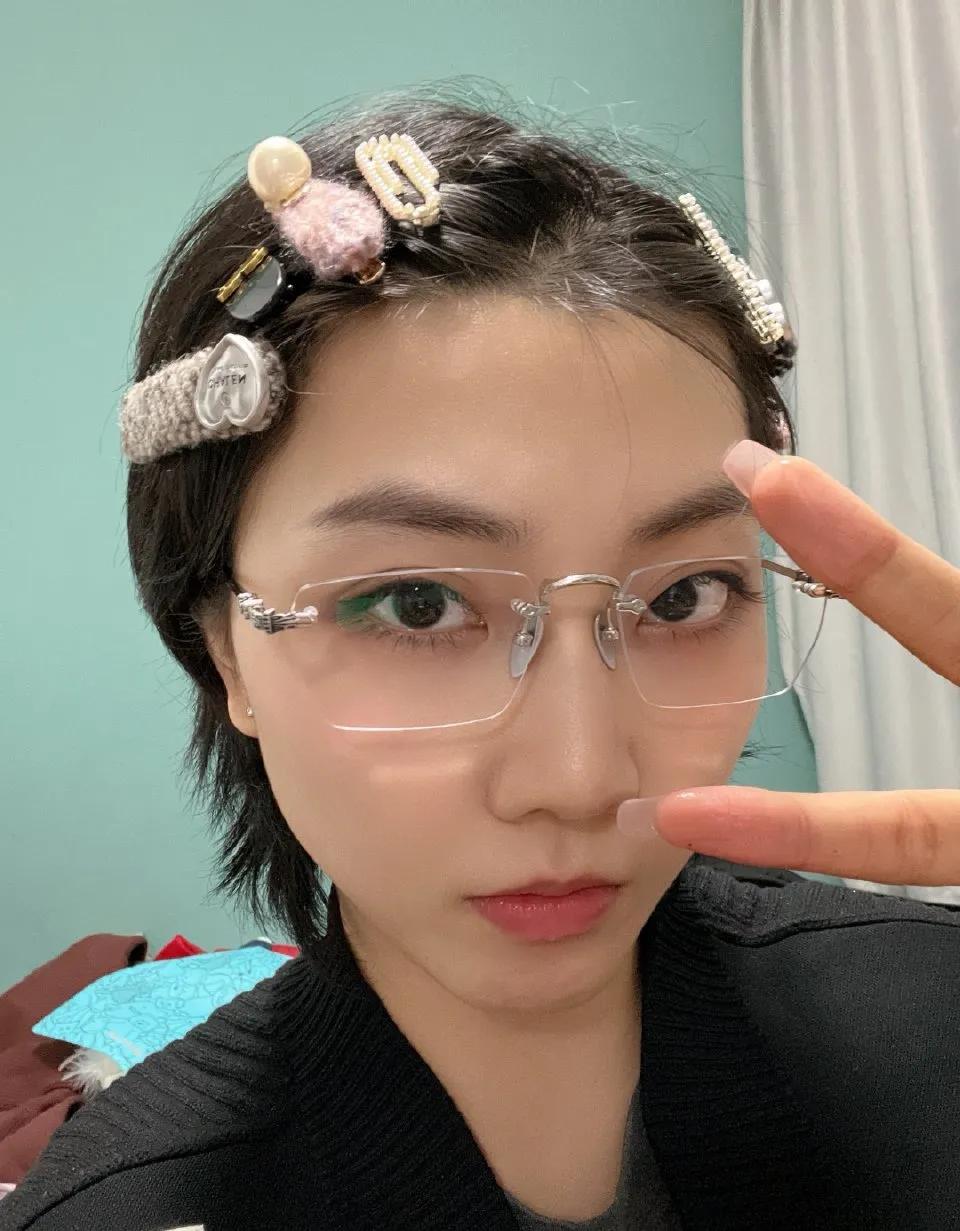 袁心玥：我希望我们今年的目标还是冲击奥运冠军！
袁队加油！中国女排加油！[奋斗]