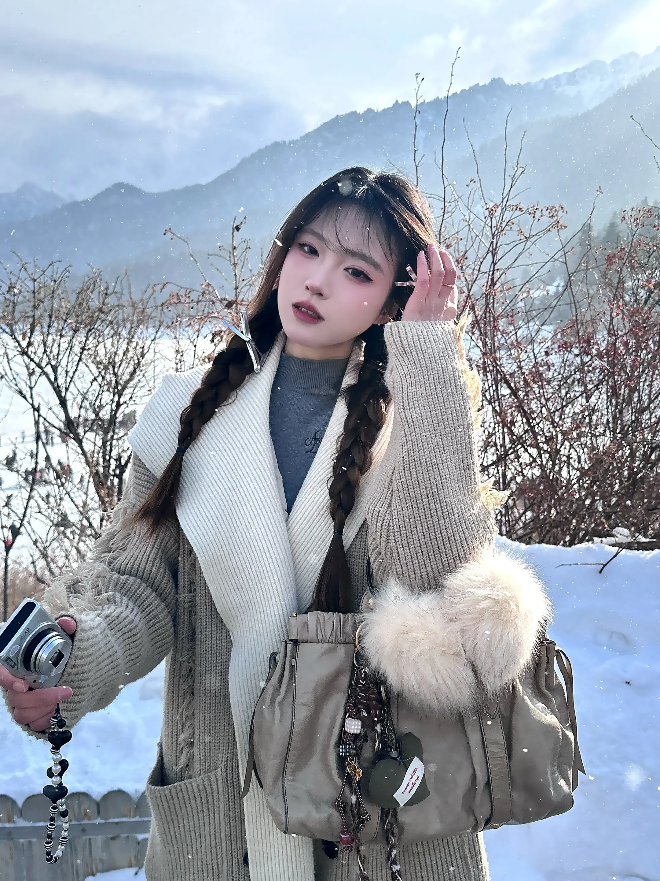 山在天上 池在山中。
