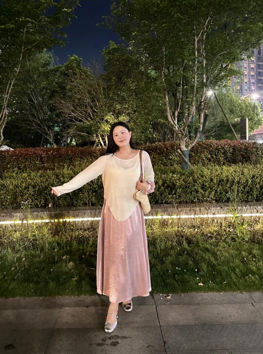 175斤｜大码女生也可以尝试缎面欧若风穿搭