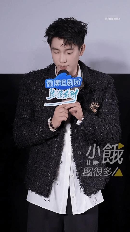 王子奇对生逢其时的理解王子奇说曹信是个拎得清的人✅王子奇的角色理解完全贴合剧情，