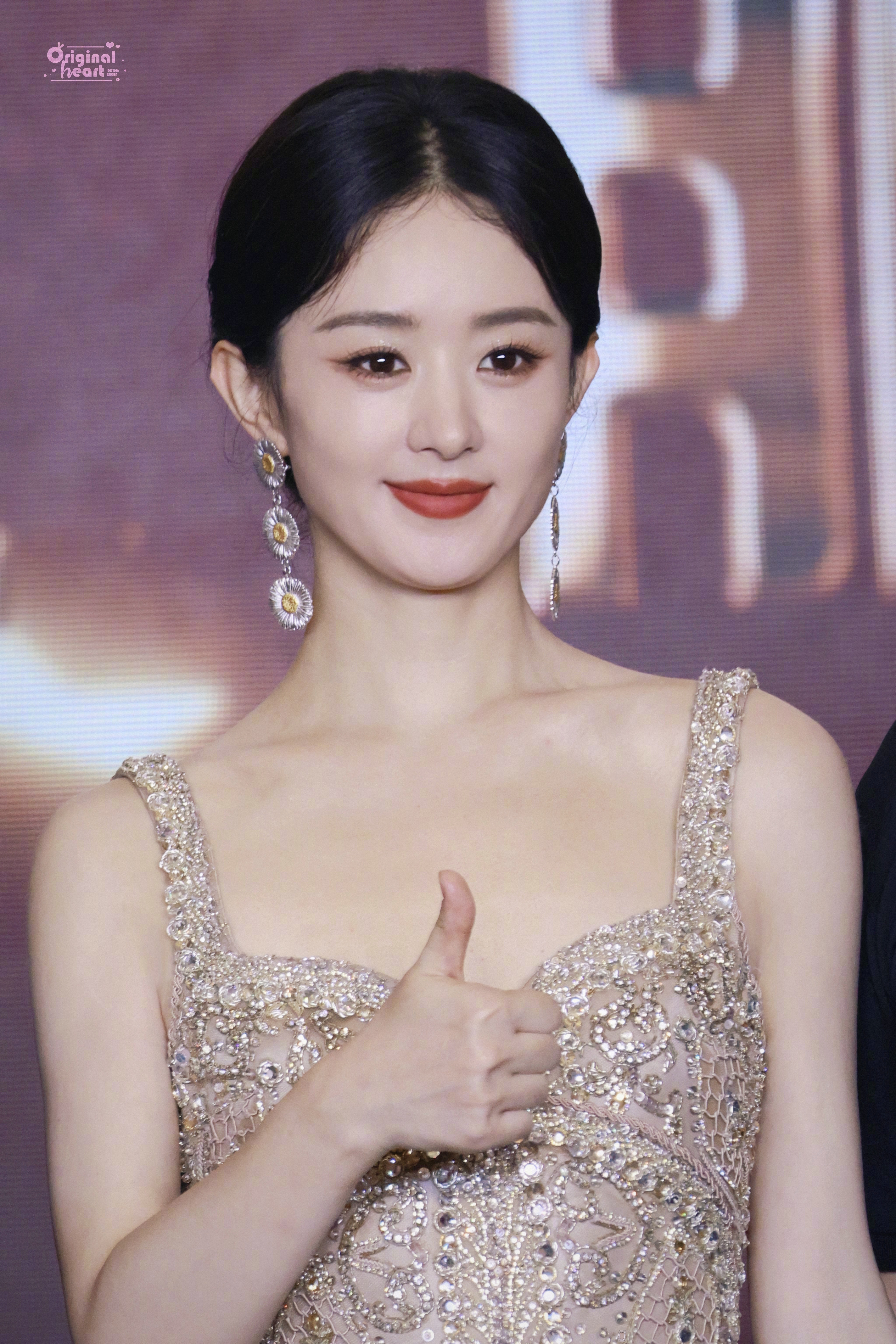 赵丽颖 优雅贵气大美人[求关注]#赵丽颖活动穿ES高定# ​​​