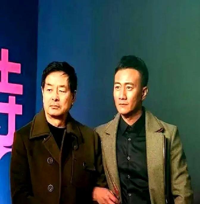 零下泥潭躺8小时，15岁康康拒掉七位数综艺
 
把百万邀约推掉那天，他跟着剧组去