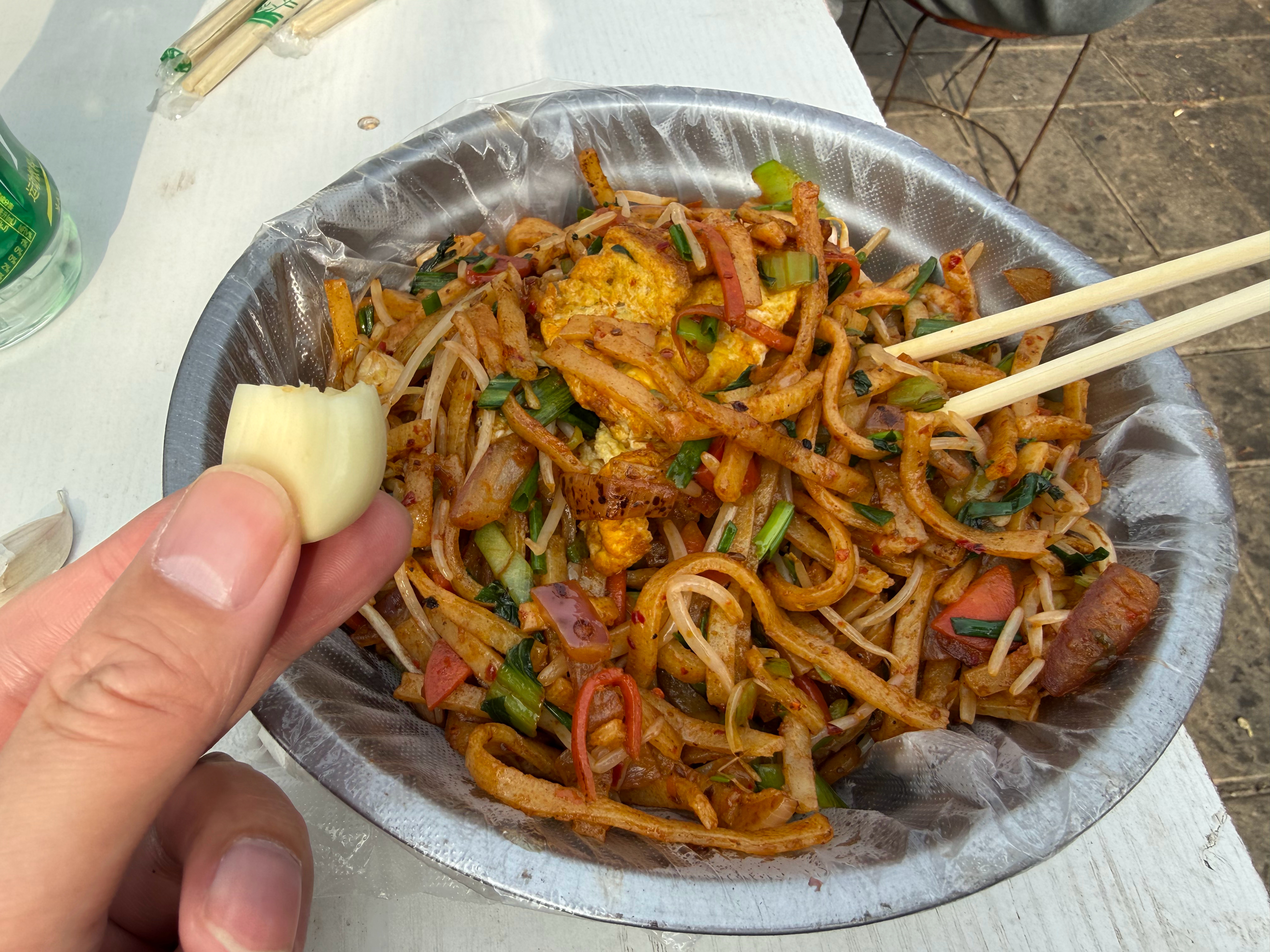 一口饼丝一口蒜午饭香味翻一倍 