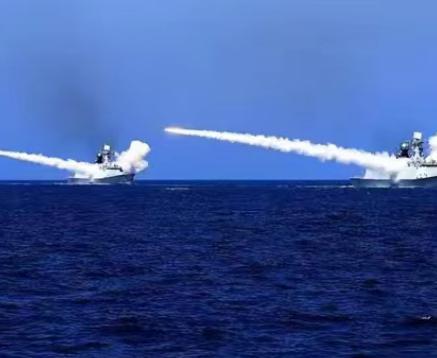 中美关系再次成为了全世界的焦点，日本渔船直接闯入中方海域，中日双方军力碰撞大概率