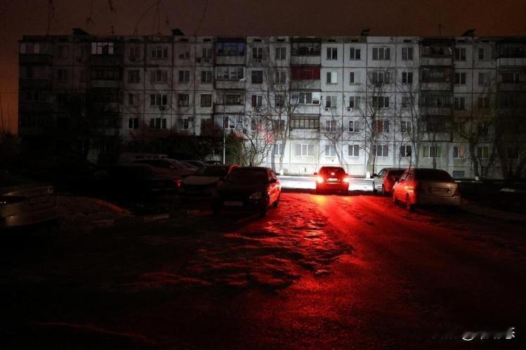 俄乌互袭能源设施！别尔哥罗德60万俄民众陷断暖黑暗，基辅半数公寓无暖可依
 
寒