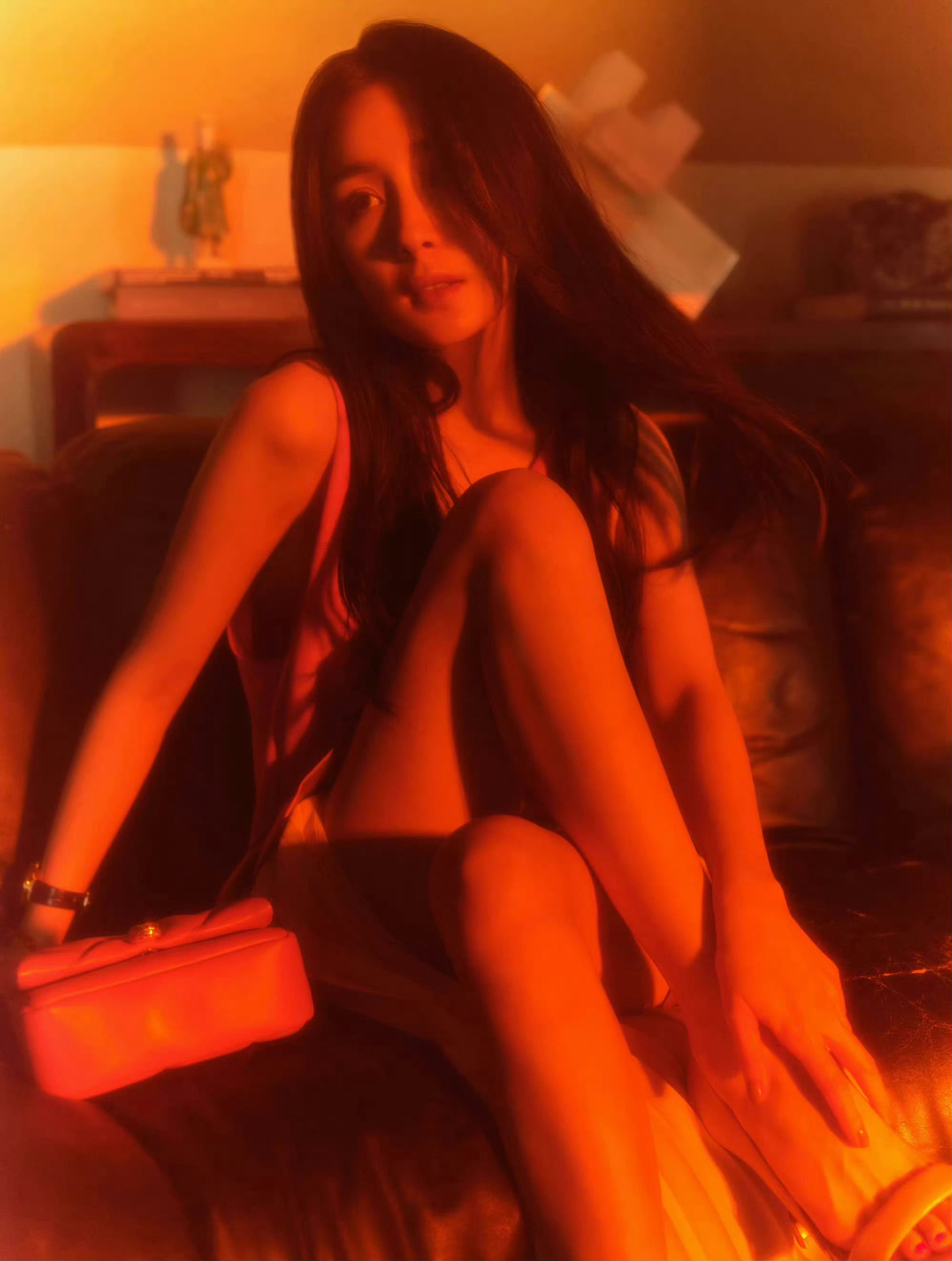 杨幂[心][心]大幂幂的👀也是极为严厉的 ​​​