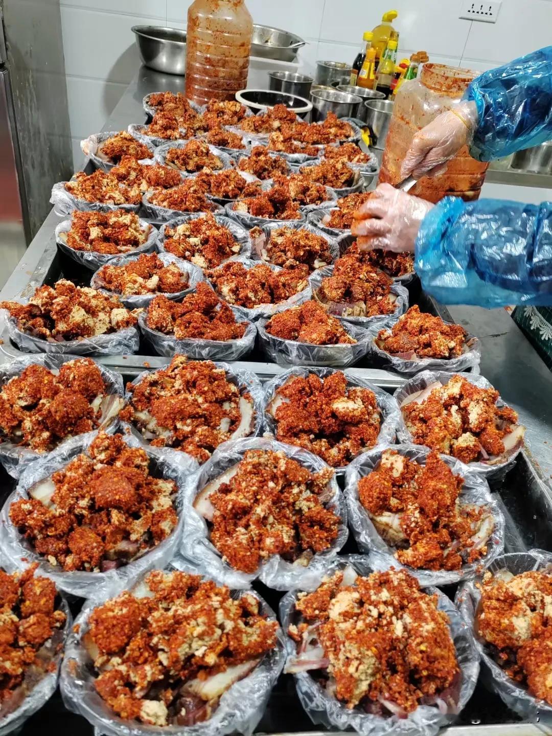 陕西省安康市紫阳县蒿坪镇硒园农庄年货上岸，列席如下：
蒸碗[庆祝] 蒸盆子[庆祝