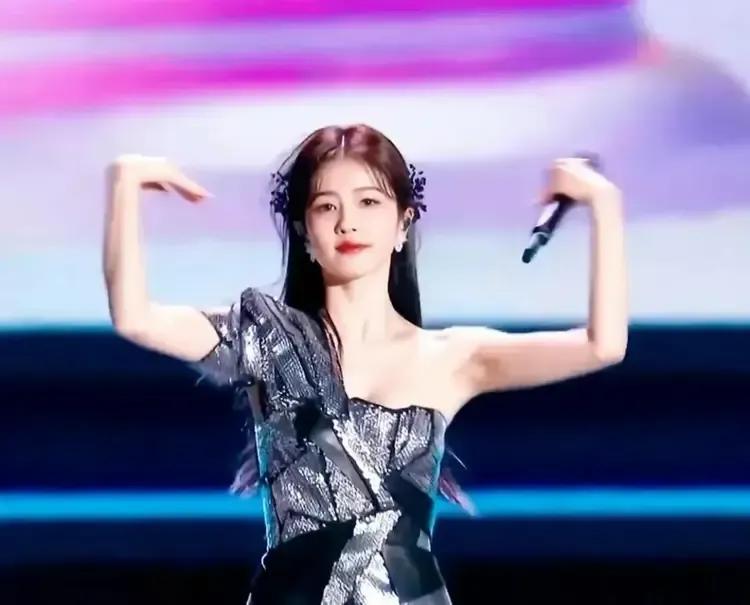 看来是某些流量明星真是不把自己当外人看呀！

不知道自己的本职演戏还没得到大多人