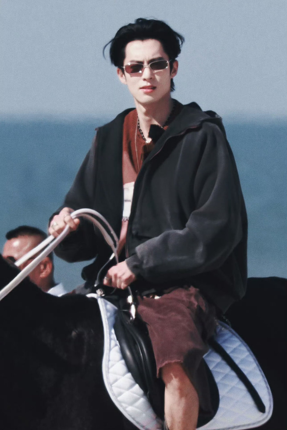 王鹤棣孟子义同框骑马还是在海口录的！！又梦回桃花坞第二季了桃花坞这么多季还是第二