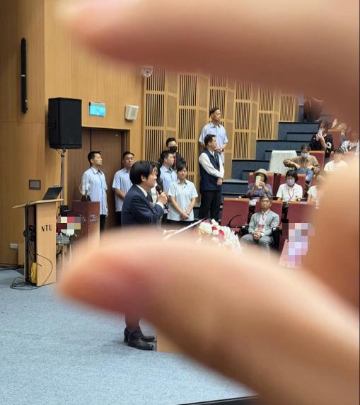 台陆委会副主委梁文杰今日出席活动，媒体询问“联审会”在认定台大陆生违反对等尊严的