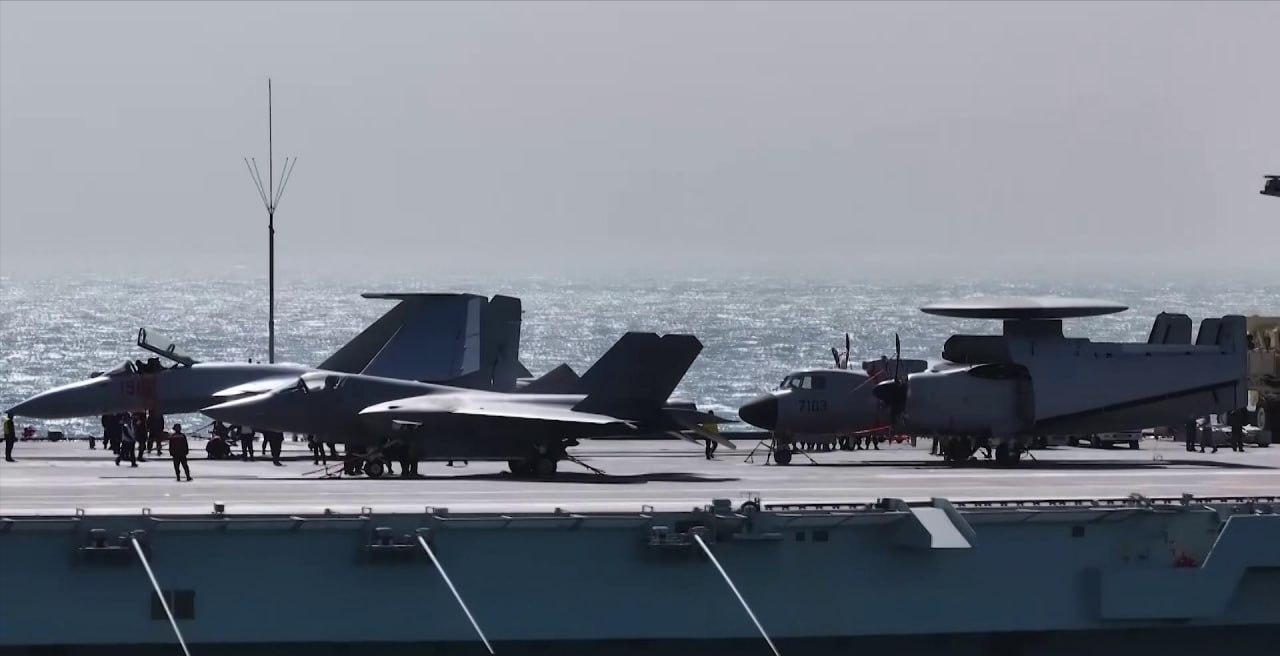 当地时间9月22日，美国媒体大量关注，中国首次在航母上进行了弹射起飞和拦阻着舰演