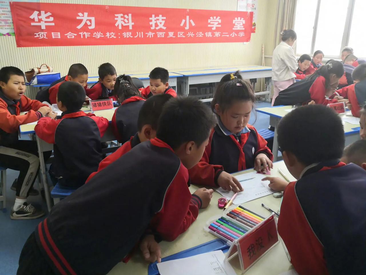 任正非说国家要重视基础教育才有未来，华为已经在行动了。

华为还和众多高校合作，