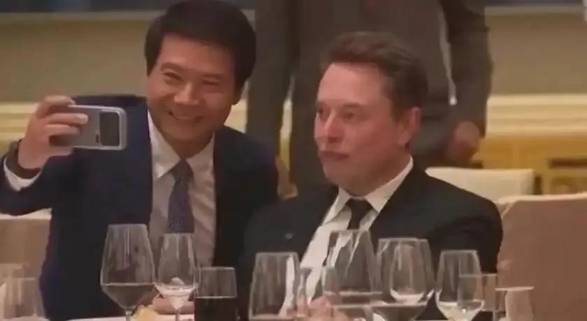 一场饭局照见差距：中国企业家的拘谨，藏着现代化的深层短板🔥
 
最近，中美顶尖