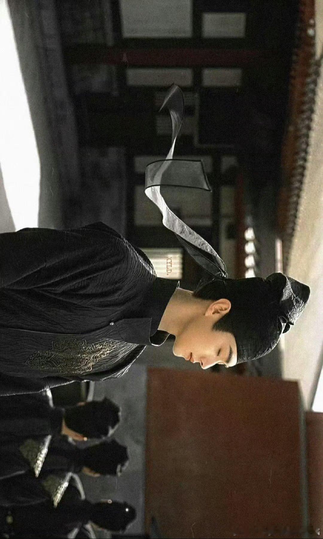 许凯新剧凡人之躯对抗天劫和女主白天撒糖晚上互砍，这拉扯感我能看一百集！最绝的是凡