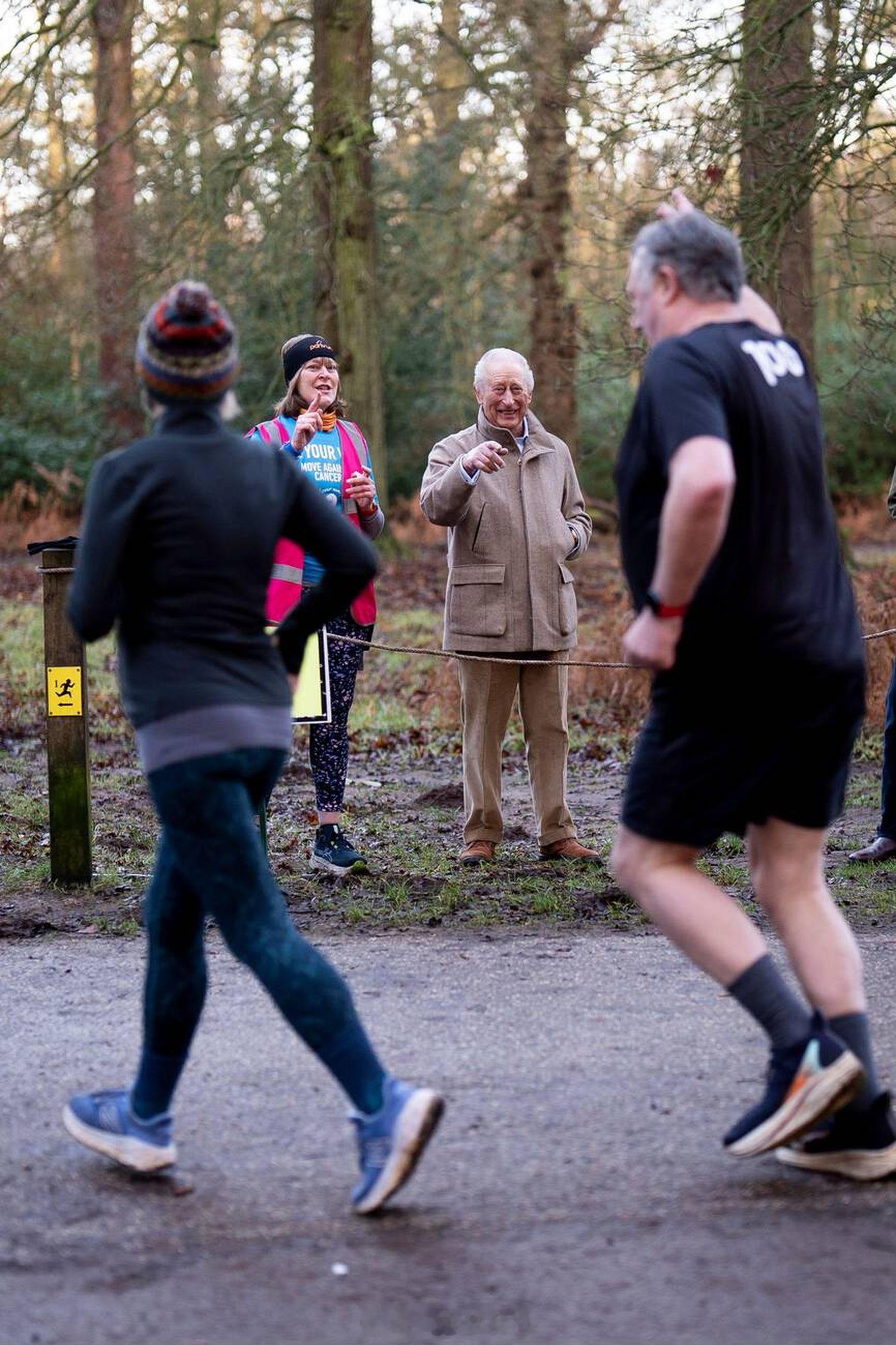 英国王室  为纪念即将到来的世界癌症日，今天查尔斯三世在桑德灵厄姆支持桑德灵厄姆