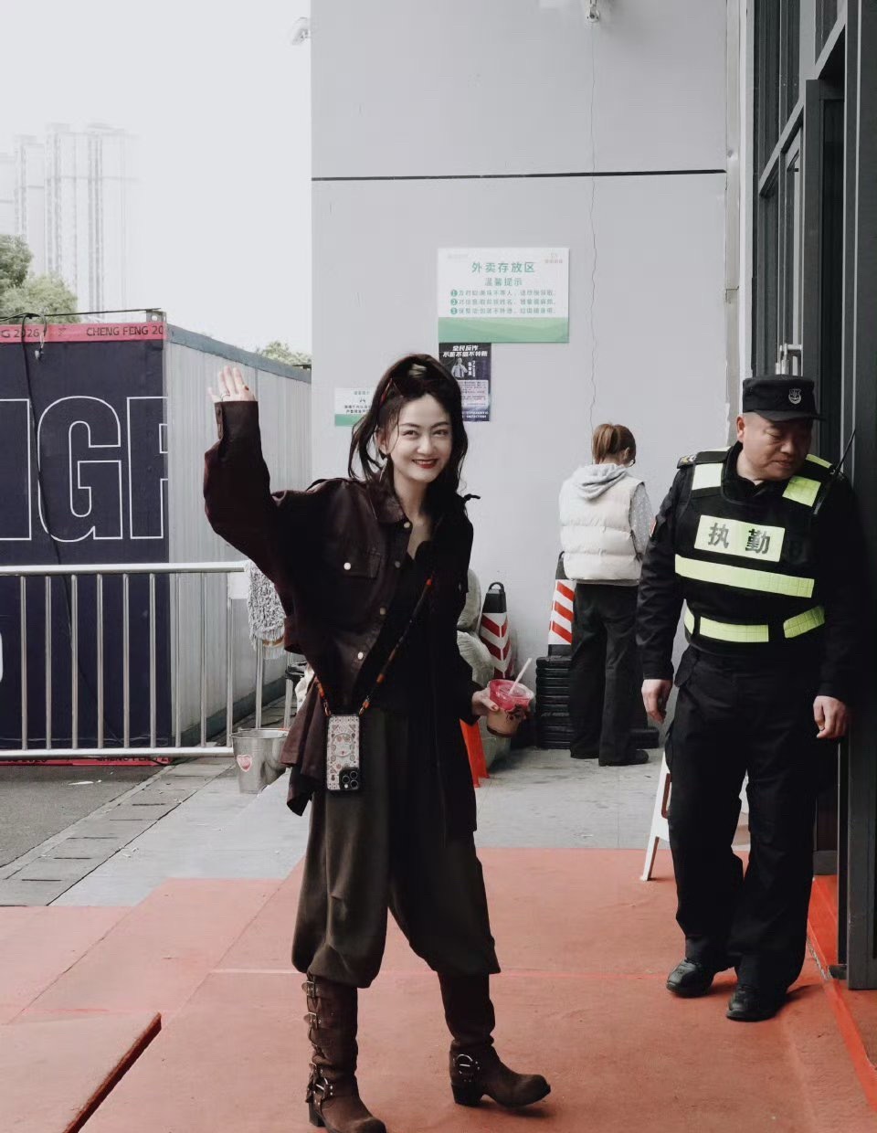 者来女争气者来女虽然轮空了，但舞台好完整，好有侠气，一开口就知道稳了 