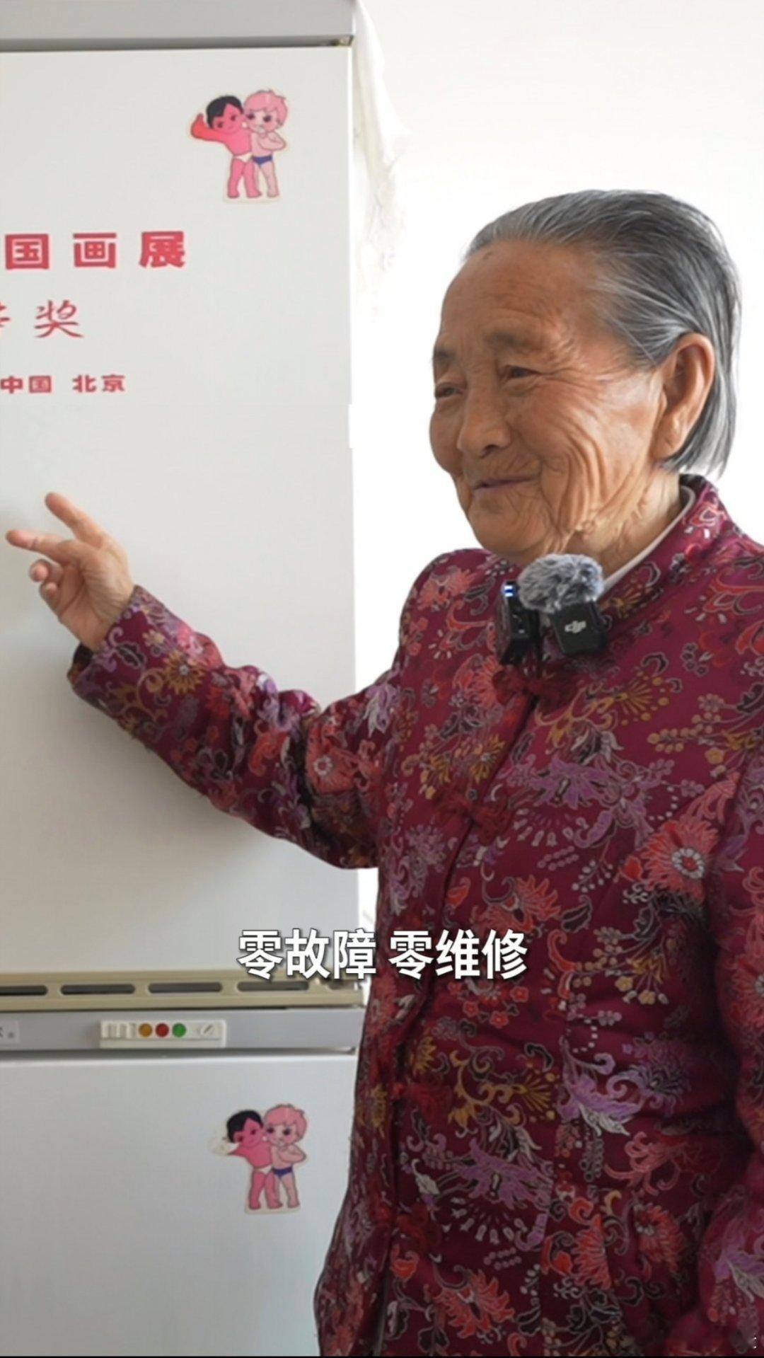 周云杰连线34年海尔冰箱老用户每次回爸妈家，看到那台比我年龄还大的旧冰箱，总有种