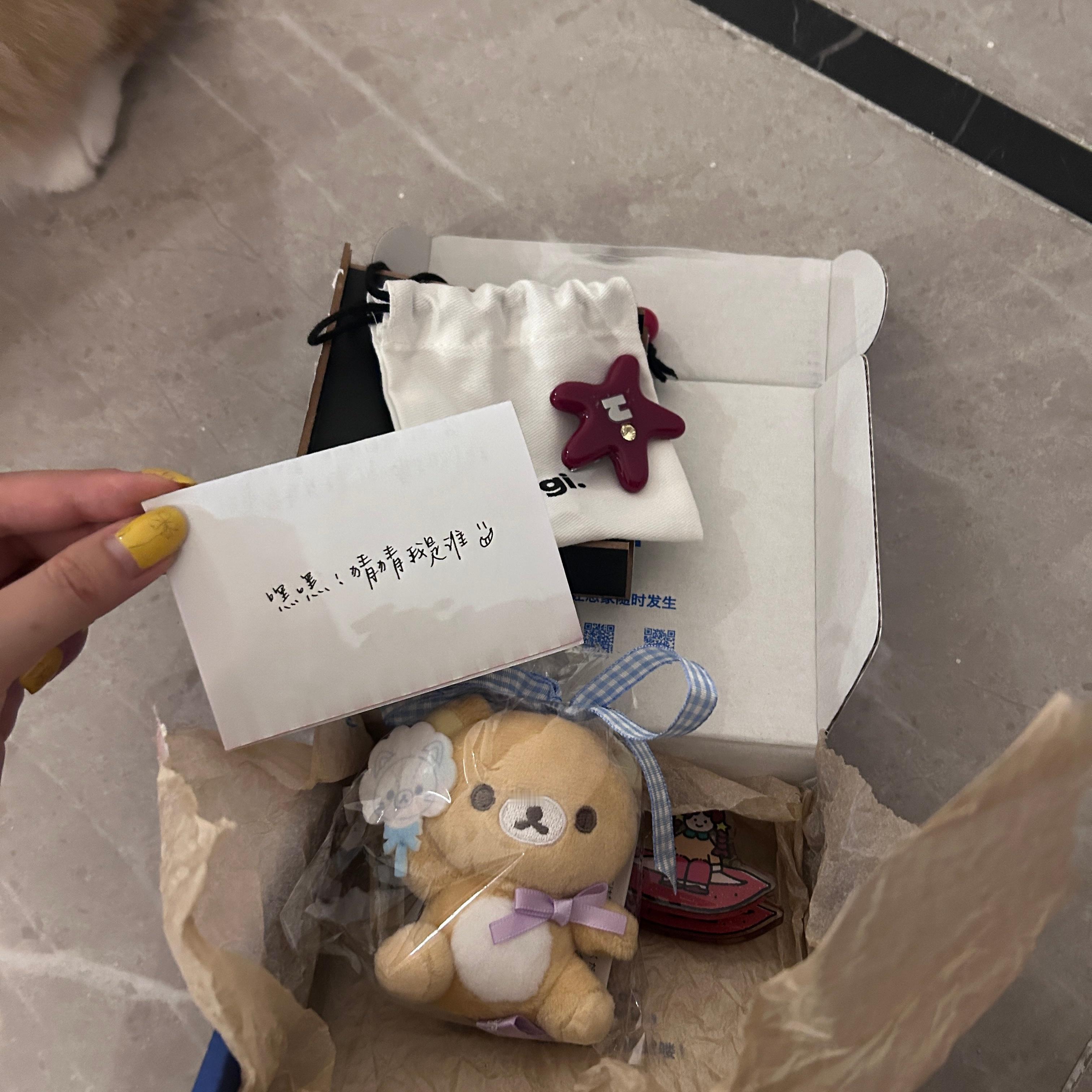 omg又收到礼物和信🎁 是圣诞节礼物ଘ(੭ˊᵕˋ)੭🎄谢谢小菜瓜小朋友 好可