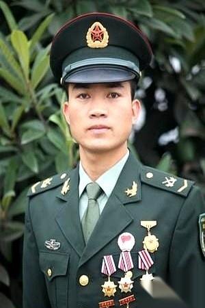 在部队熬满12年，真能包分配工作？
哎，我跟你说个事儿啊。很多人都以为，当兵够1