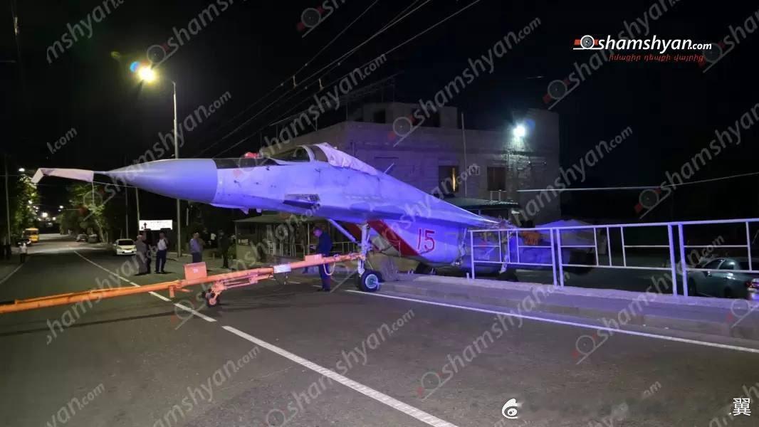 亚美尼亚：米格-29机棍撞上埃里温埃雷布尼机场的电线杆和围栏 ​​​