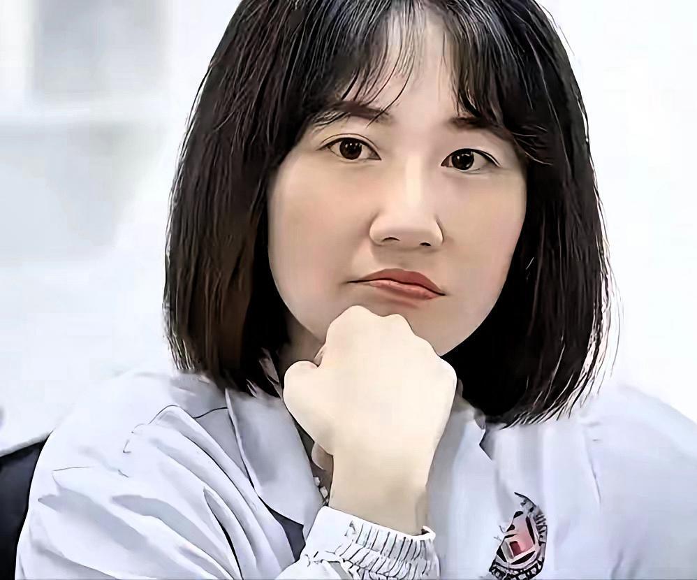 曾医生主动站出来道歉了
态度诚恳大方认了错，还说以后会更用心工作，不辜负大家期待