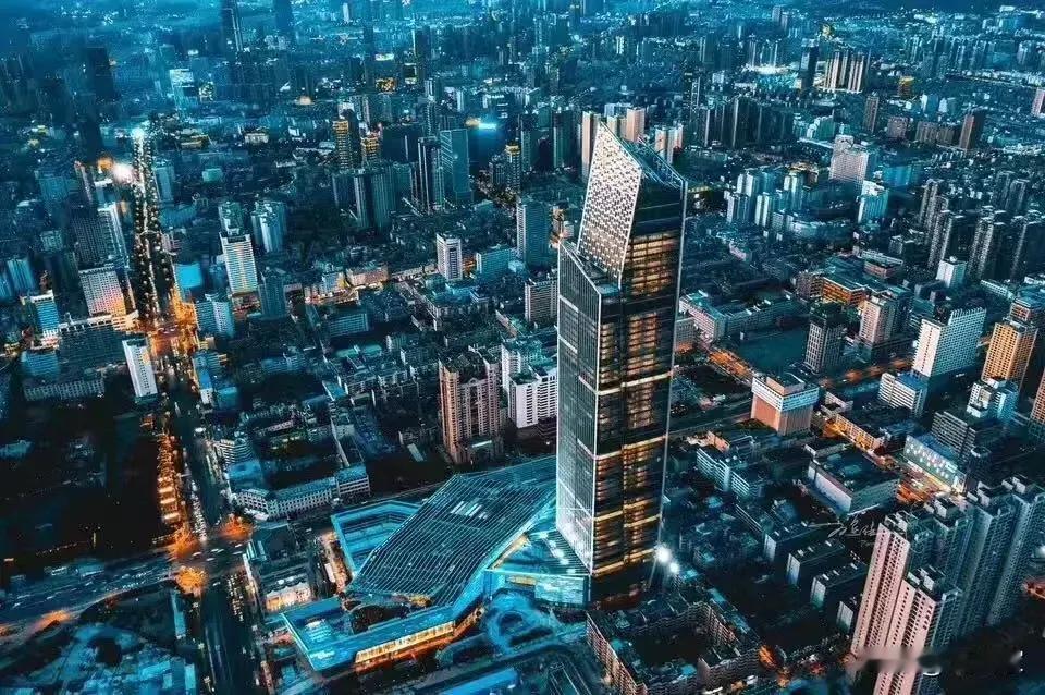 大家发一张自己家乡最高楼的图片，航拍的，看看大家能不能不看城市地名，看图猜出来是