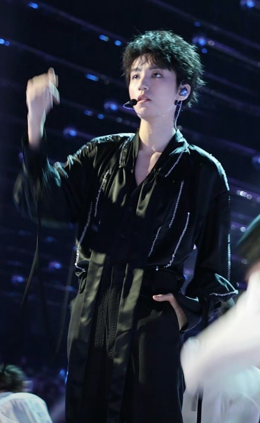 哈哈哈，小凯本人知道自己被cue到浪姐了吗我只知道28号王俊凯要唱新歌《无人乐园