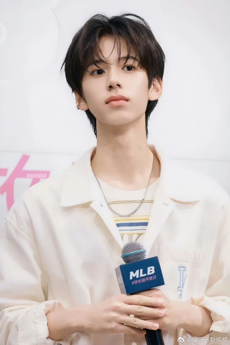 林子烨清爽少年感 清爽少年林子烨颜值逆袭，和张凌赫宛如亲兄弟，同框画面太养眼 