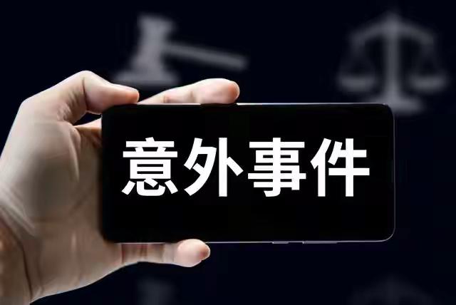 孩子突然冲向马路，老人追娃不慎摔倒：这一跤，摔疼了无数家庭的心
 
马路上惊险的