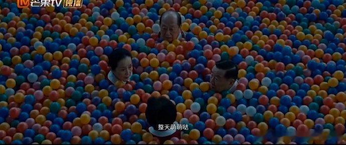 AI短片百岁幼儿园脑洞AI青春星火之夜 在遥远的2090，用温柔对抗孤独，治愈所