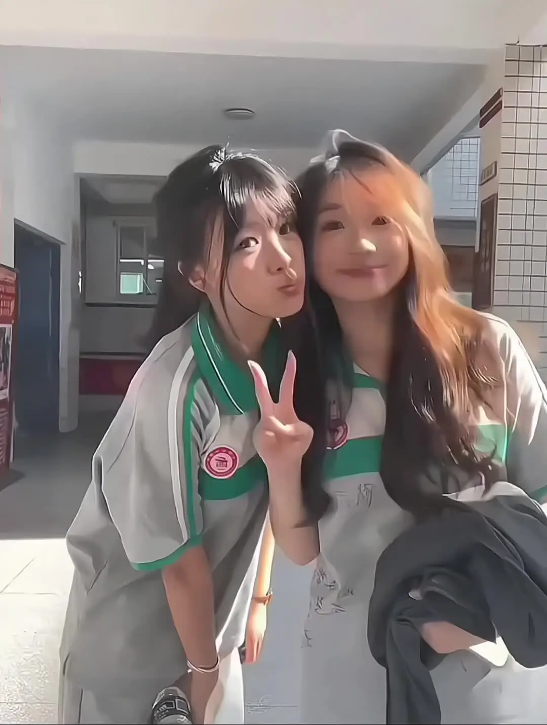 为什么我们会成为好朋友 因为我俩一个德行