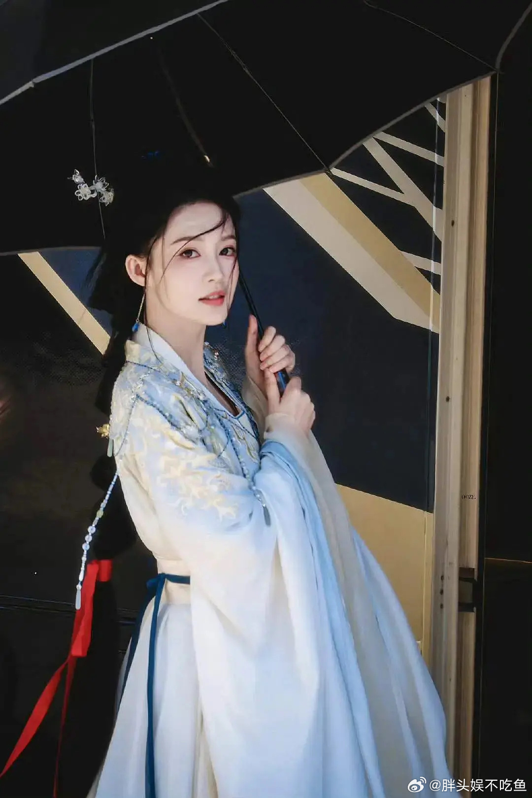 易小雅这是在区别对待吧？ ​​​