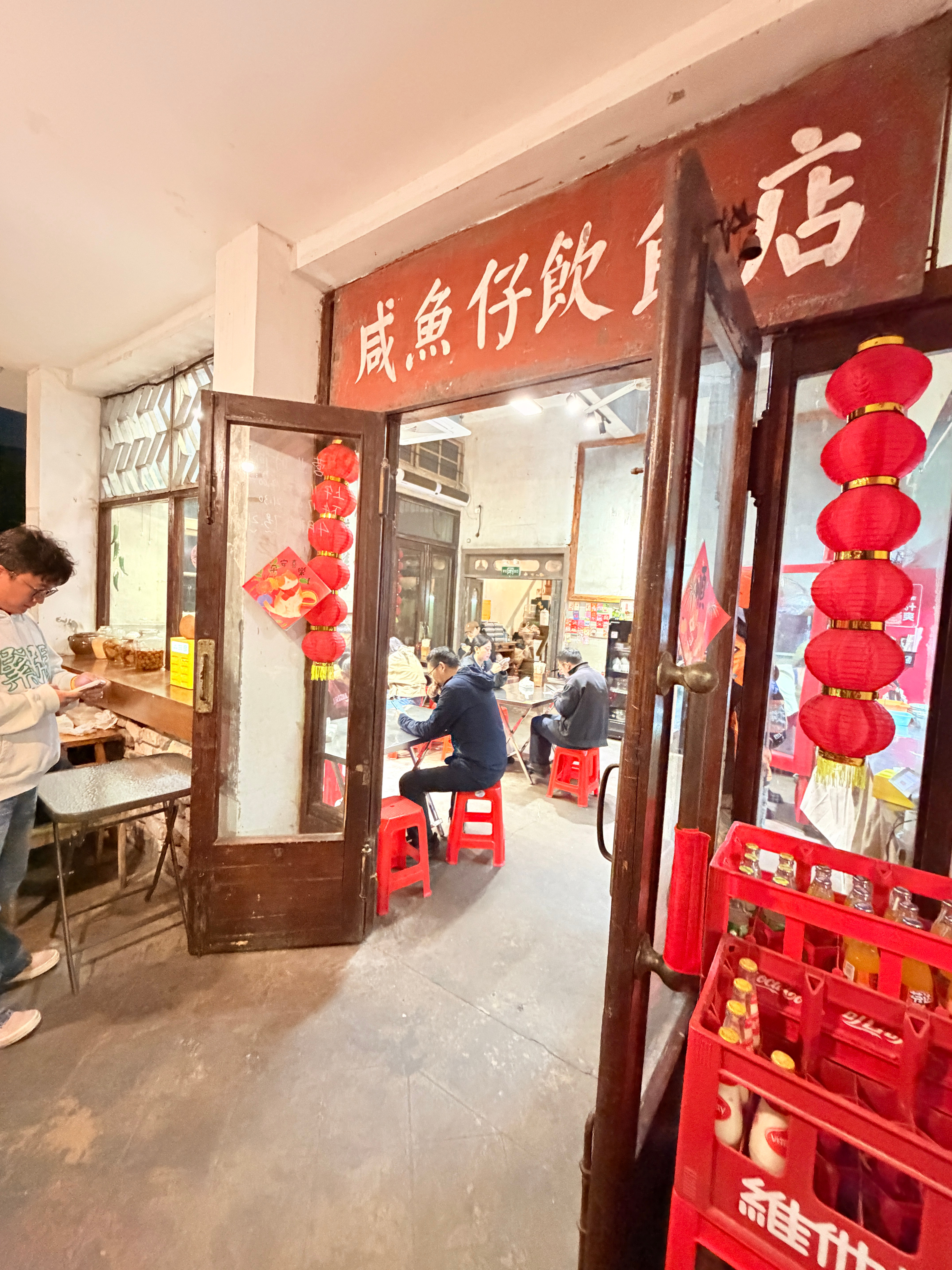 喜欢杭州！喜欢它一半是烟火旧梦，一半是摩登新生。就像我们刚刚在找新能源充电站，一