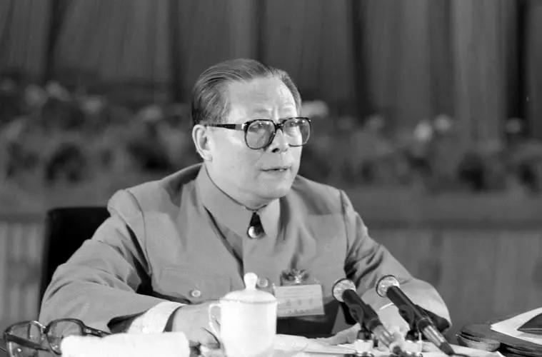 “在党的‘十二大’上，我被选为中央委员，事先自己一点不知道，组织上也没告诉我是中