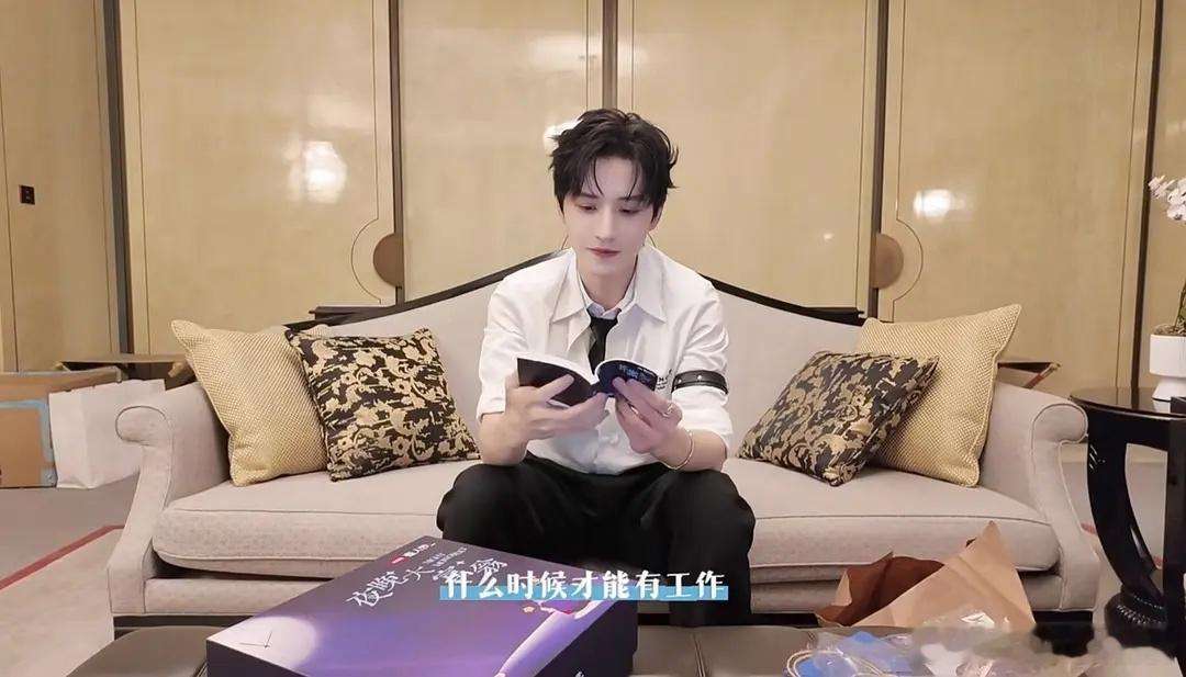 红e也被寒到了，他算平台的人吧，演技太拉了去报个郝蕾培训了学习一下吧 ​​​