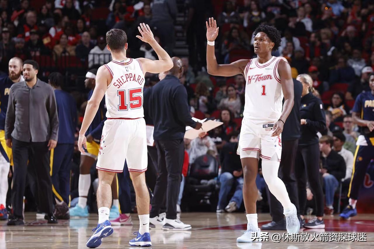 火箭本赛季就是毁在乌度卡手里了。去年战绩那么好主要原因是杰伦格林有篮，加上狄龙布