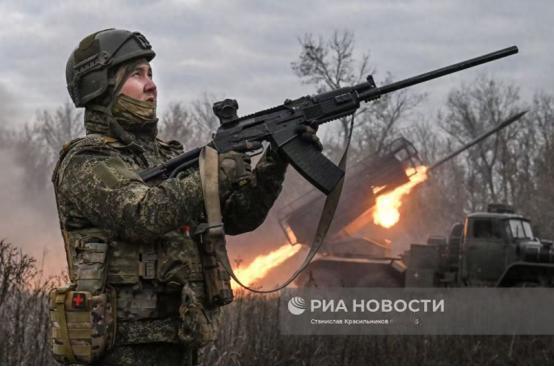 俄军导弹雨砸下，乌军挨打同时：突然发现俄罗斯又有2100万发弹药
 
2026 