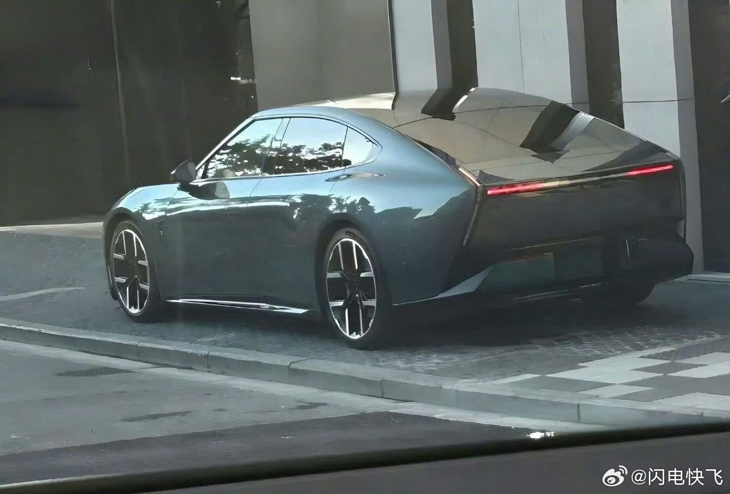 新小鹏P7尾部无伪装图，小伙伴们觉得怎么样[思考] ​​​