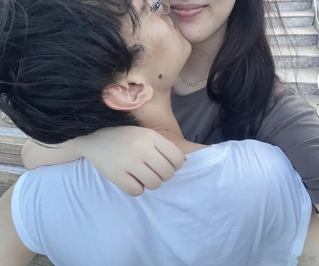 好想把这颗痦子给他做了啊